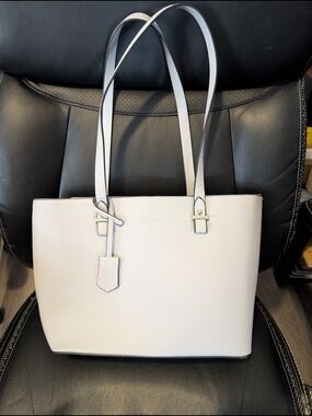 Bromen Women's Cream Tote Bag